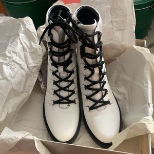 White Marc fisher boots good condition size 7.5